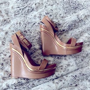 BCBGMAXAZRIA Ma Lauren Leather Tan & Bronze Wedge Sandal - gently used. Size 7